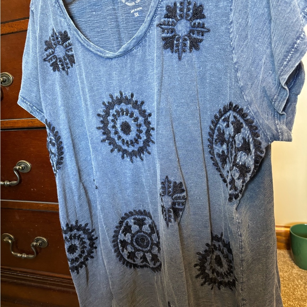 Lucky Brand Washed Blue Embroidered Scoop Neck Short Sleeve Tee - Picture 2 of 2